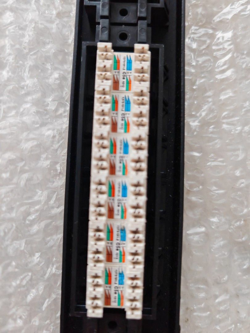 Network Patch Panel (Category: Networking) located in Kuala Lumpur. Submitted by miketm2000 (Listing ID 1253743108, Image 2). Description: AMP Netconnect 24 port patch panel 6 - MYR100 5e - MYR70 5 - MYR50.