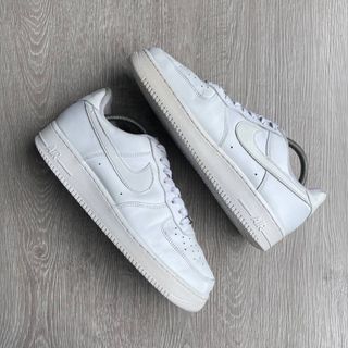 (Category: ) located in . Submitted by rowang_bundle.sneakers (Listing ID 1268287528, Image 1). Description: .