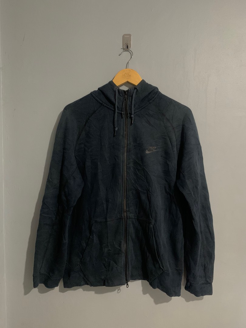 dark blue techfleece