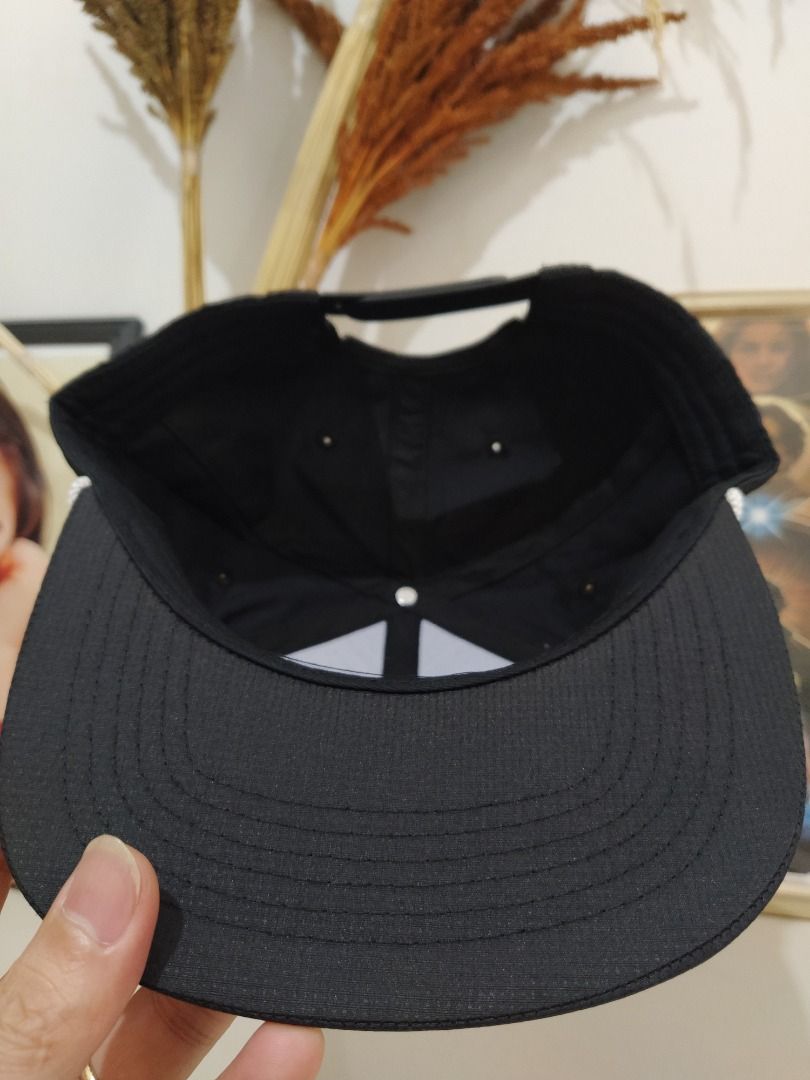 Nozou Breathable and Lightweight Classic Snapback Cap (Category: Caps & Hats) located in Pasay City. Submitted by capnmoore (Listing ID 1268215348, Image 3). Description: Nozou Breathable and Lightweight Classic Snapback Cap Brand New Payment BPI/Gcash Shipping thru LBC Lalamove for nearby areas.