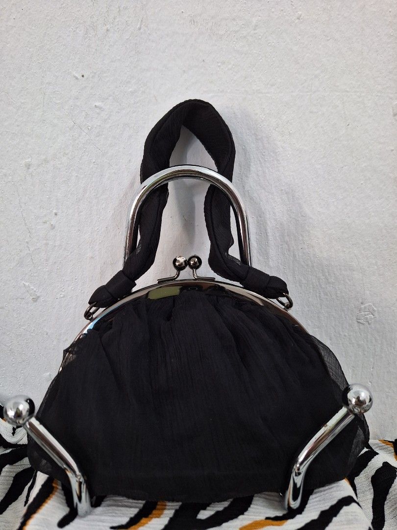 Judith Leiber Black Satin Clutch Purse | Judith leiber bags, Clutch purse,  Purses