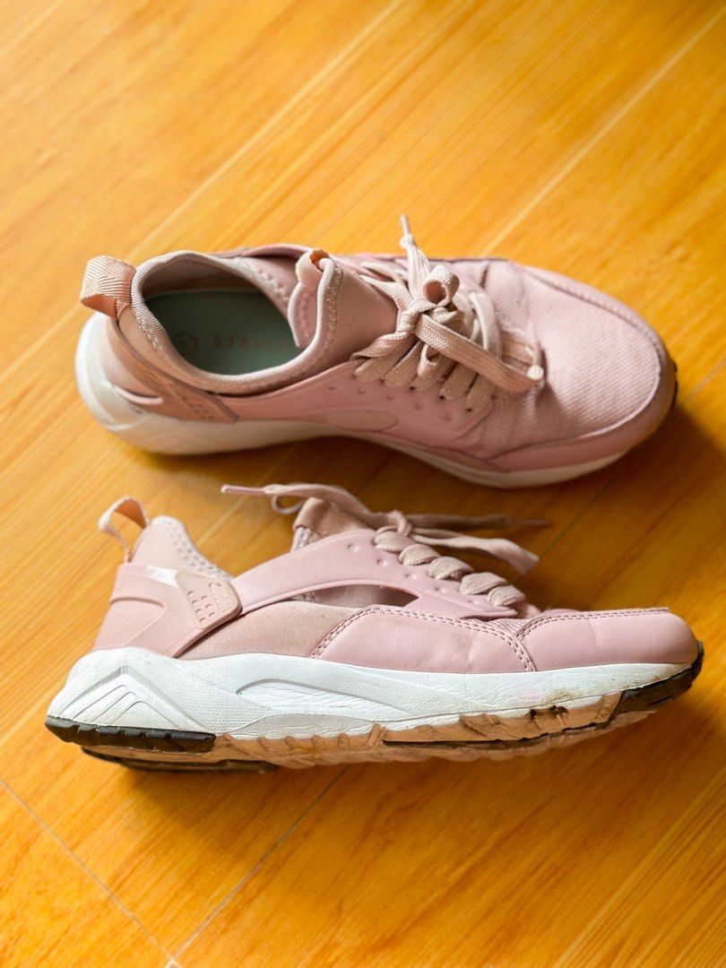 Payless girls sneakers store