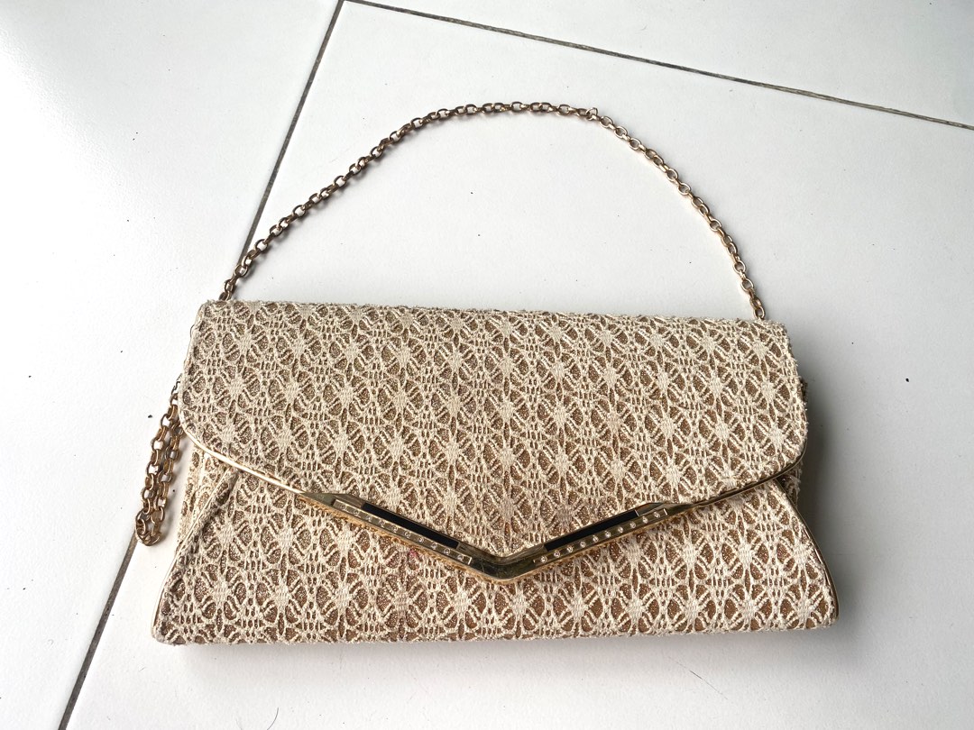 pretty clutch, Everything Else, Others on Carousell