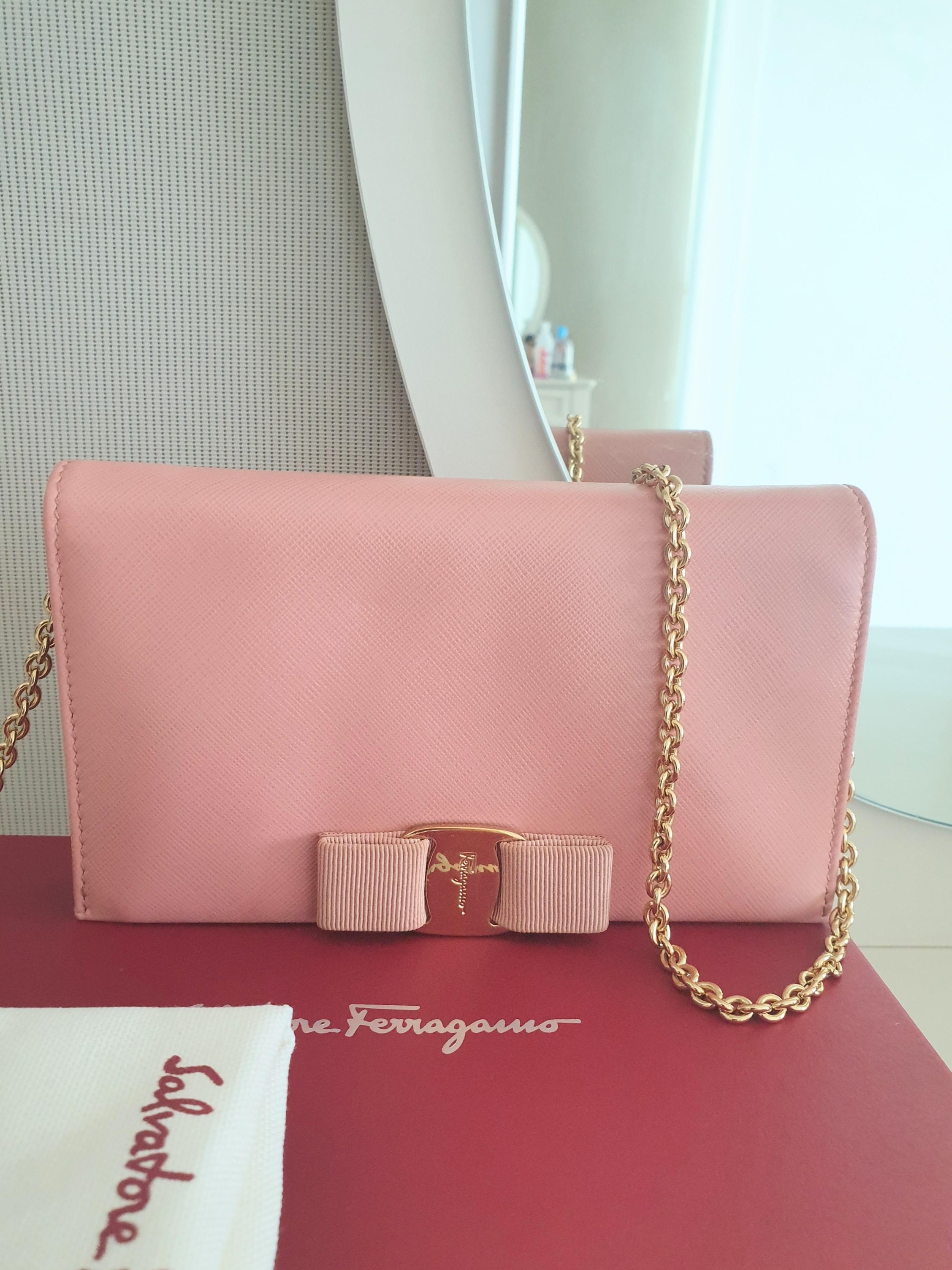 Ferragamo miss vara hot sale wallet on chain