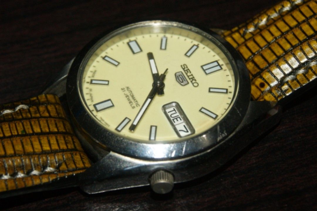 Seiko discount luminous dial