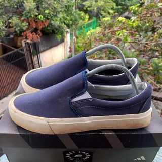 Sepatu slip on saba size 42