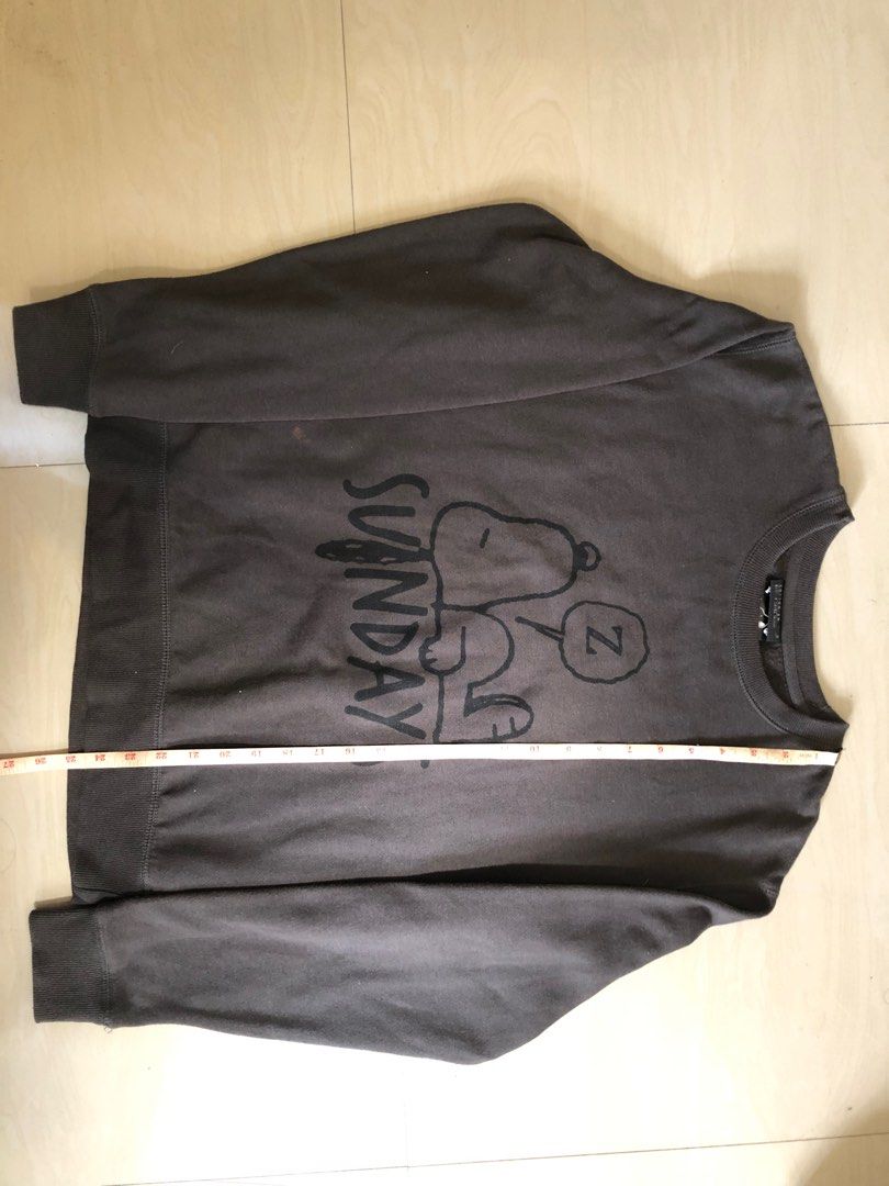Snoopy Pullover (Category: Coats, Jackets and Outerwear) located in Quezon City. Submitted by steeldesign (Listing ID 1268162095, Image 3). Description: Cotton On Snoopy Pullover Unisex Dimension: 25” in Length x 20” in Width Price is negotiable for sure buyers. RFS: Decluttering Issues: Stain Spots (refer to the photos) Kindly lower your expectations since this has been lightly used. Please see the photos attached..