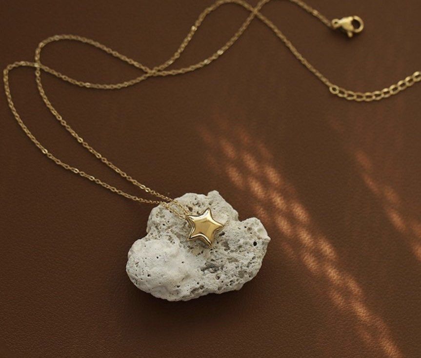 Gold star clearance necklace pendant