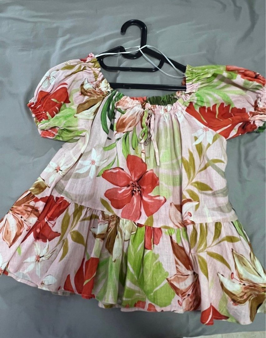 Top flower zara, Fesyen Wanita, Pakaian Wanita, Atasan di Carousell