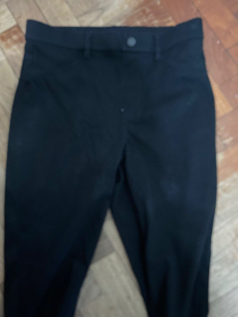 UNIQLO Ultra Stretch Leggings Pants, Women's Fashion, Bottoms, Jeans &  Leggings on Carousell