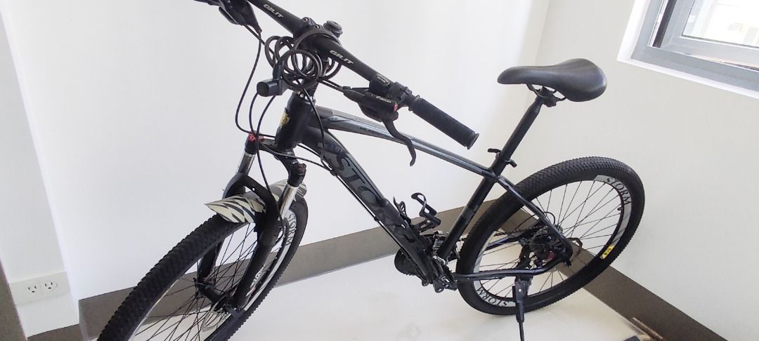 USED Storm Hurricane Hydraulic Mountain Bike 27.5 Sports