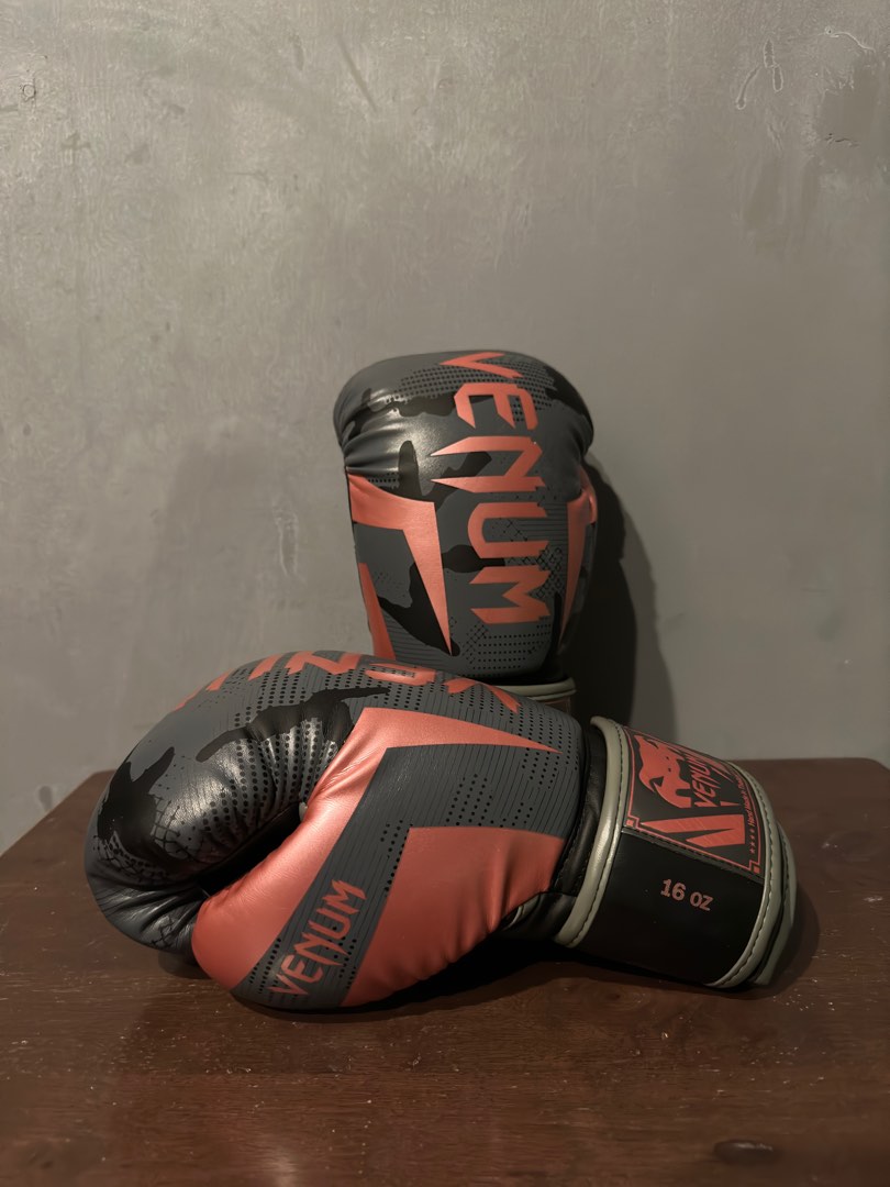 VENUM Elite Boxing Gloves 16oz Black/Pink Gold, Sports Equipment
