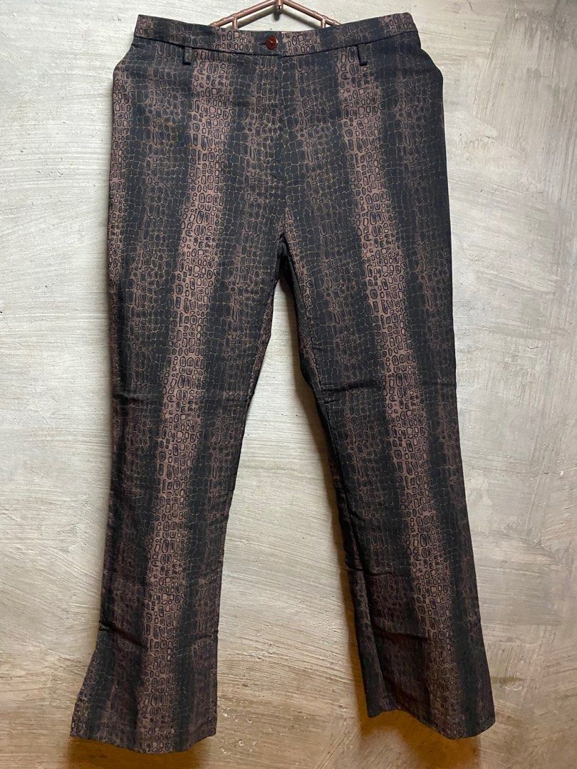 Vintage leather pants (Category: Other Bottoms) located in Caloocan City. Submitted by huntpicked (Listing ID 1268311939, Image 1). Description: Send me a message if you are interested😊.