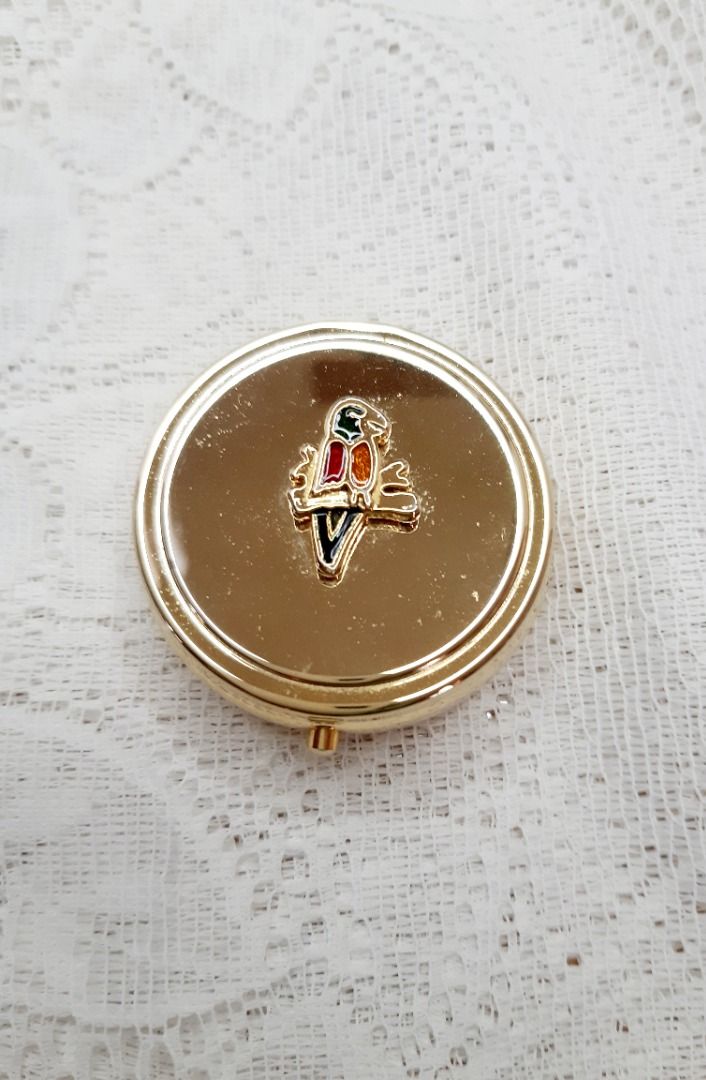Vintage Parrot medicine pill box (Category: Accessory Holder, Box & Organizers) located in Bacolod City. Submitted by schatzi322 (Listing ID 1268319853, Image 1). Description: Gold tone pill box with mirror.