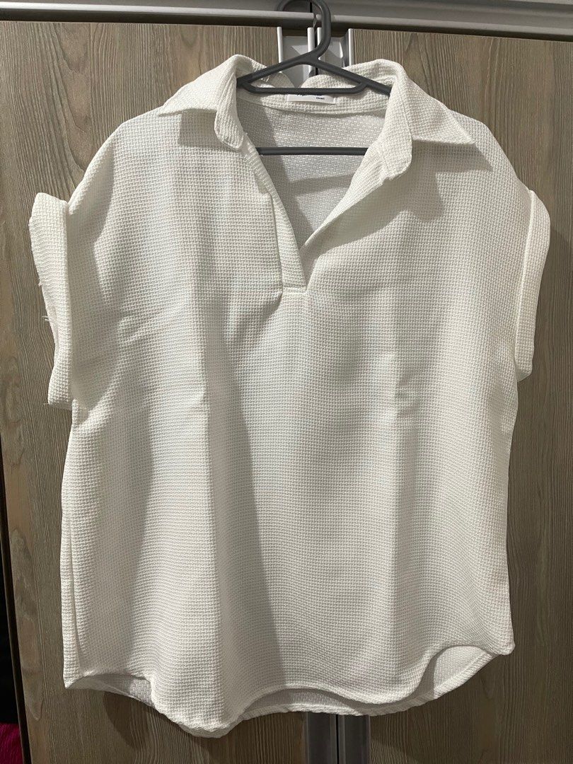 White Coordinates (Category: Sets or Coordinates) located in Manila. Submitted by prtysxychq (Listing ID 1268232831, Image 3). Description: White Coordinates Makapal ung tela, bought in Bangkok. Used twice Bought for 700php Fits Large size.