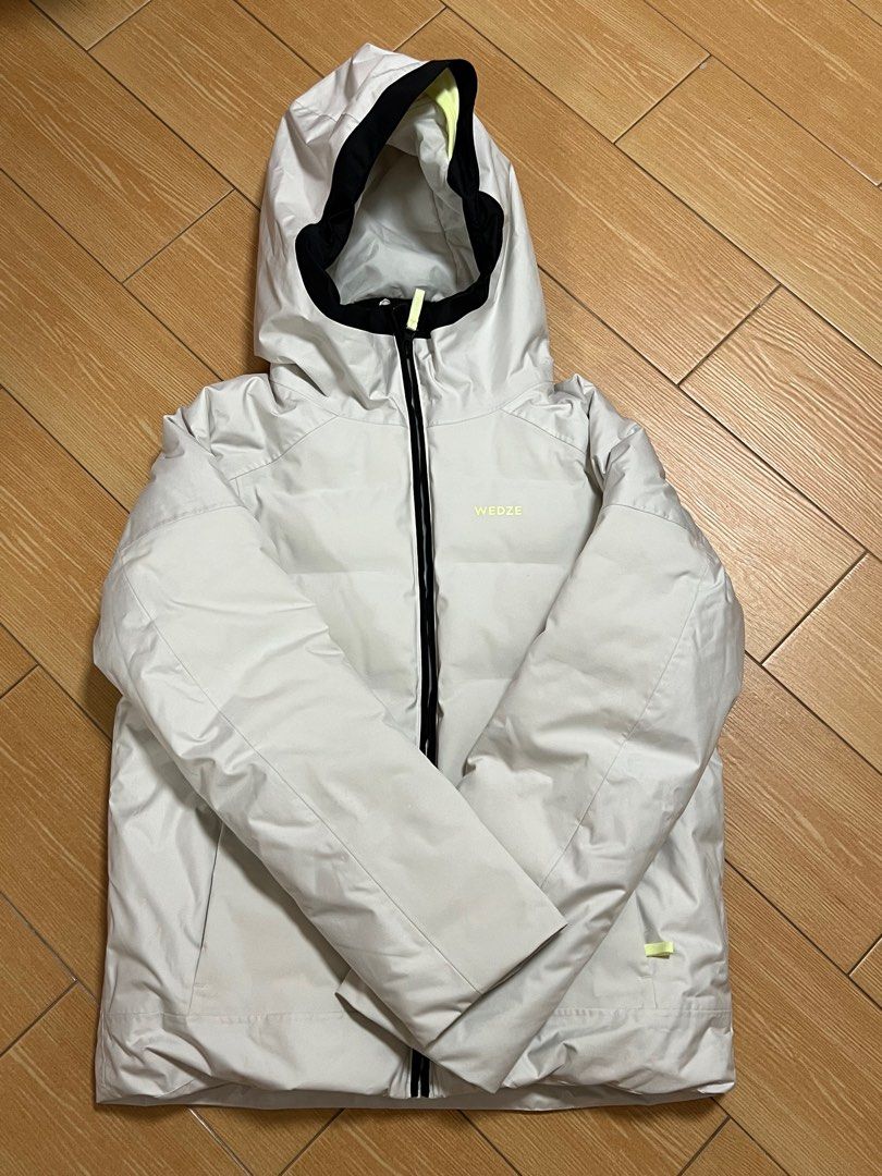 Winter jacket (Category: Coats, Jackets and Outerwear) located in Singapore. Submitted by debakk (Listing ID 1268280866, Image 1). Description: Winter jacket for kid 14 years old .. Buy too small .. only wear 1 time .