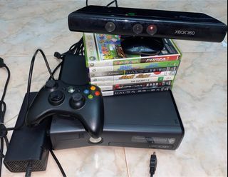  Xbox 360 4GB Console with Kinect : Unknown: Video Games