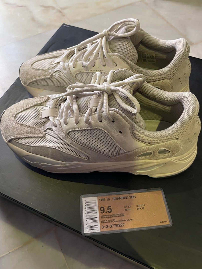 Yeezy 700 Analog