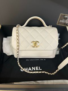 White chanel caviar bag hotsell