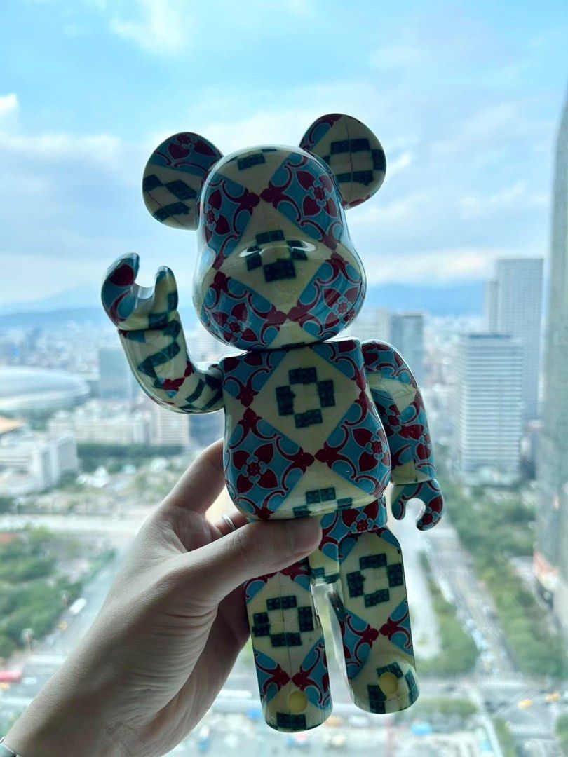 400% + 100% Taiwan old tile bearbrick be@rbrick Taipei 101, Toys