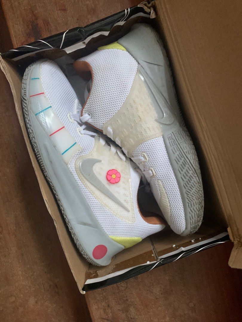 Sandy shoes cheap kyrie