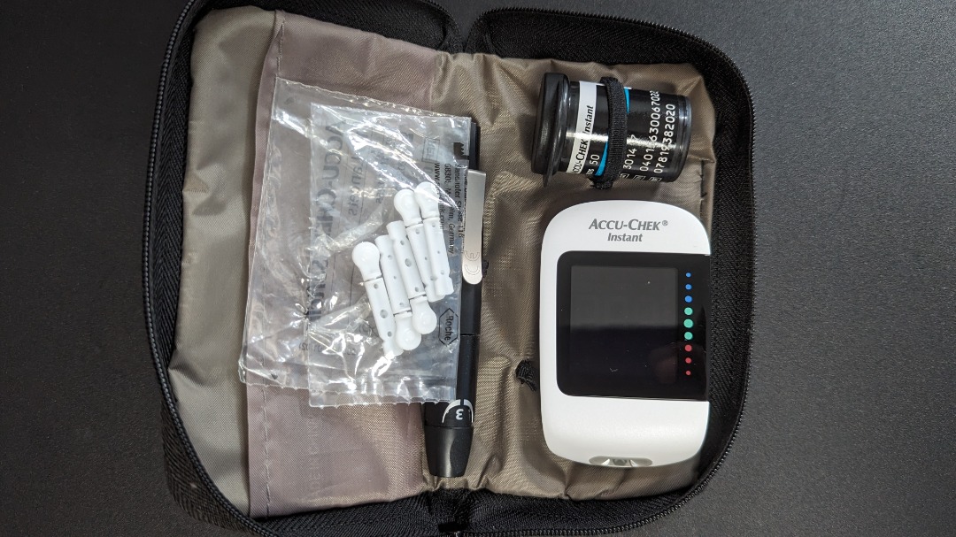 Accu-chek instant monitor, Health & Nutrition, Health Monitors ...