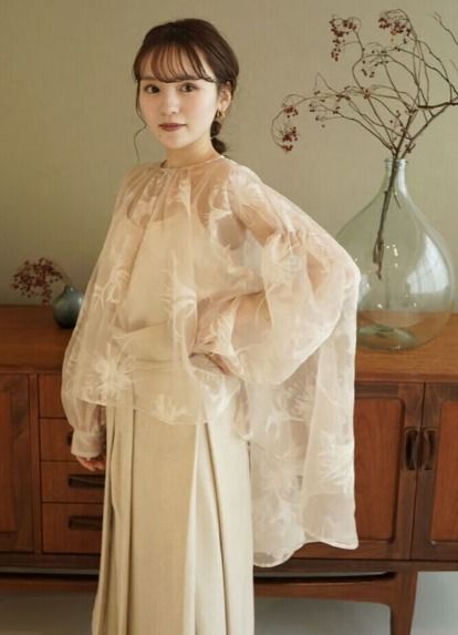 日牌Acka sheer over flare blouse（ivory）, 女裝, 上衣, T-shirt