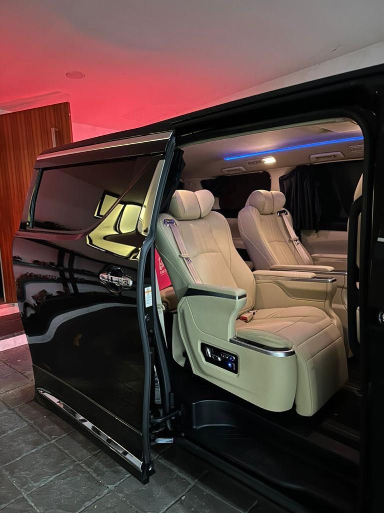 Alphard 2023 direct owner executive lounge, Cars, Cars for Sale on