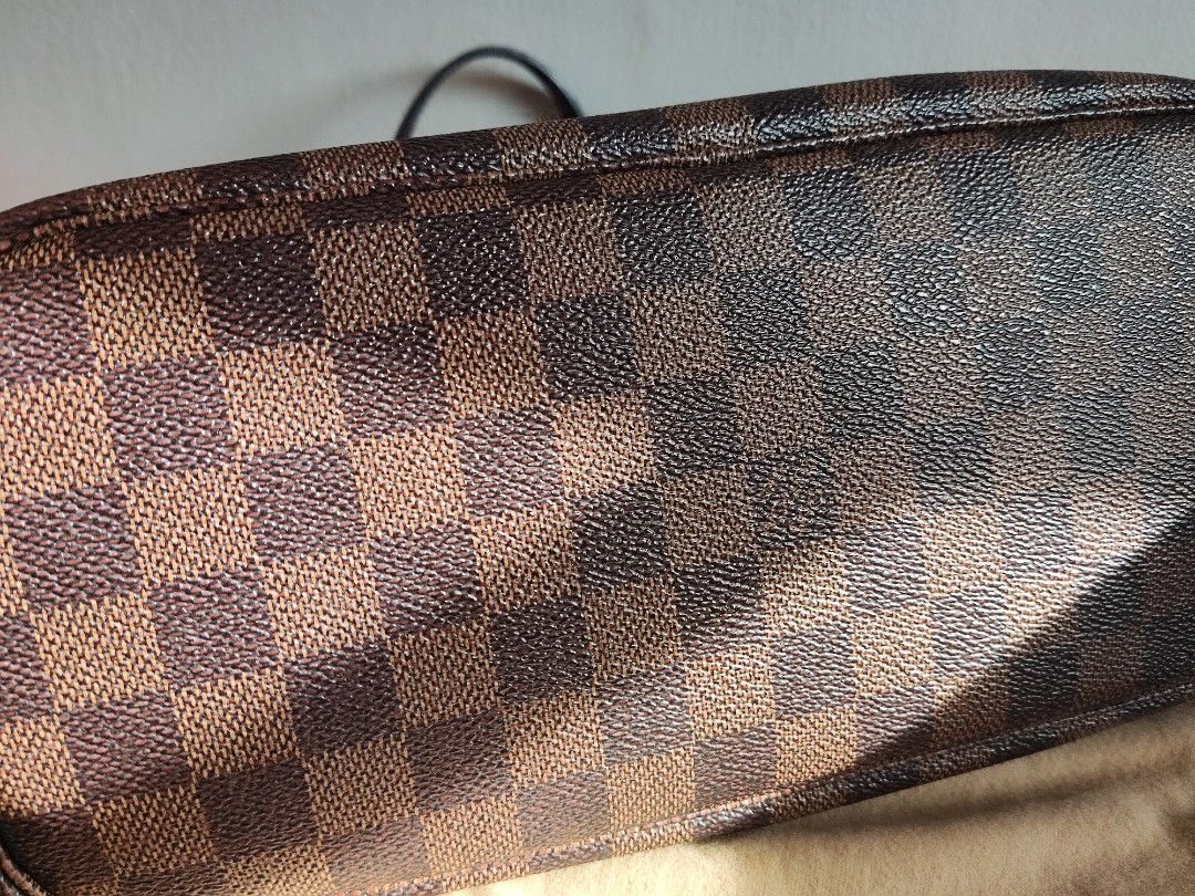 Authentic Original LV Damier Neverfull PM size (Category: Luxury Bags & Wallets) located in Quezon. Submitted by jmako (Listing ID 1268346797, Image 3). Description: in great condition with dustbag.