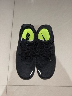 All black sales sneakers womens nike