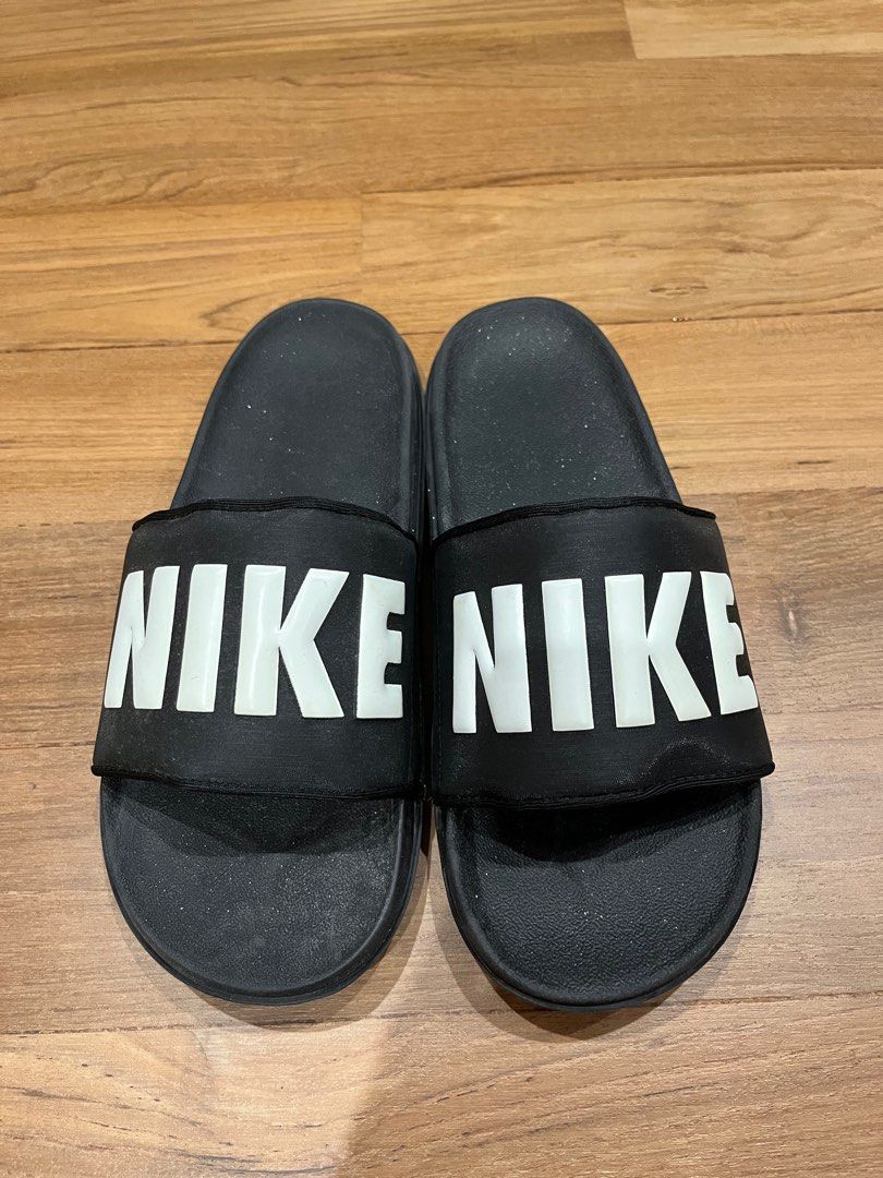 All black nike discount benassi