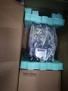 Blendtec Connoisseur 825 (Heavy Duty Commercial Grade Blender)