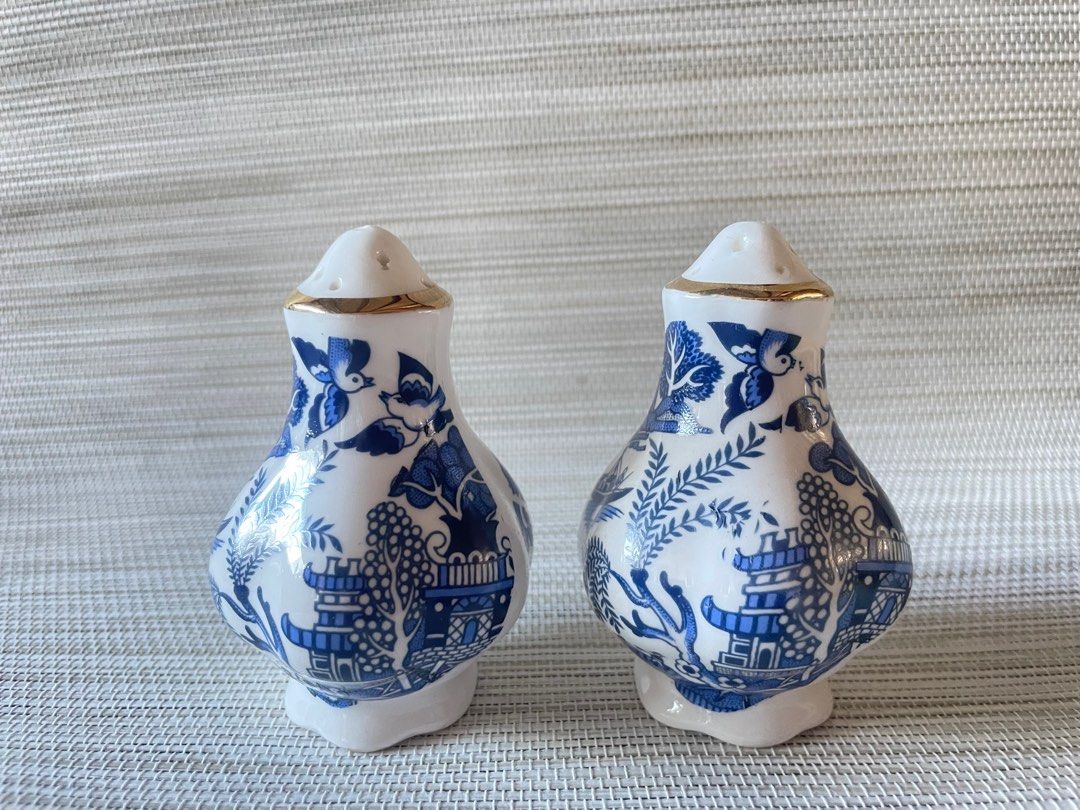 Blue willow salt and pepper cheap shaker