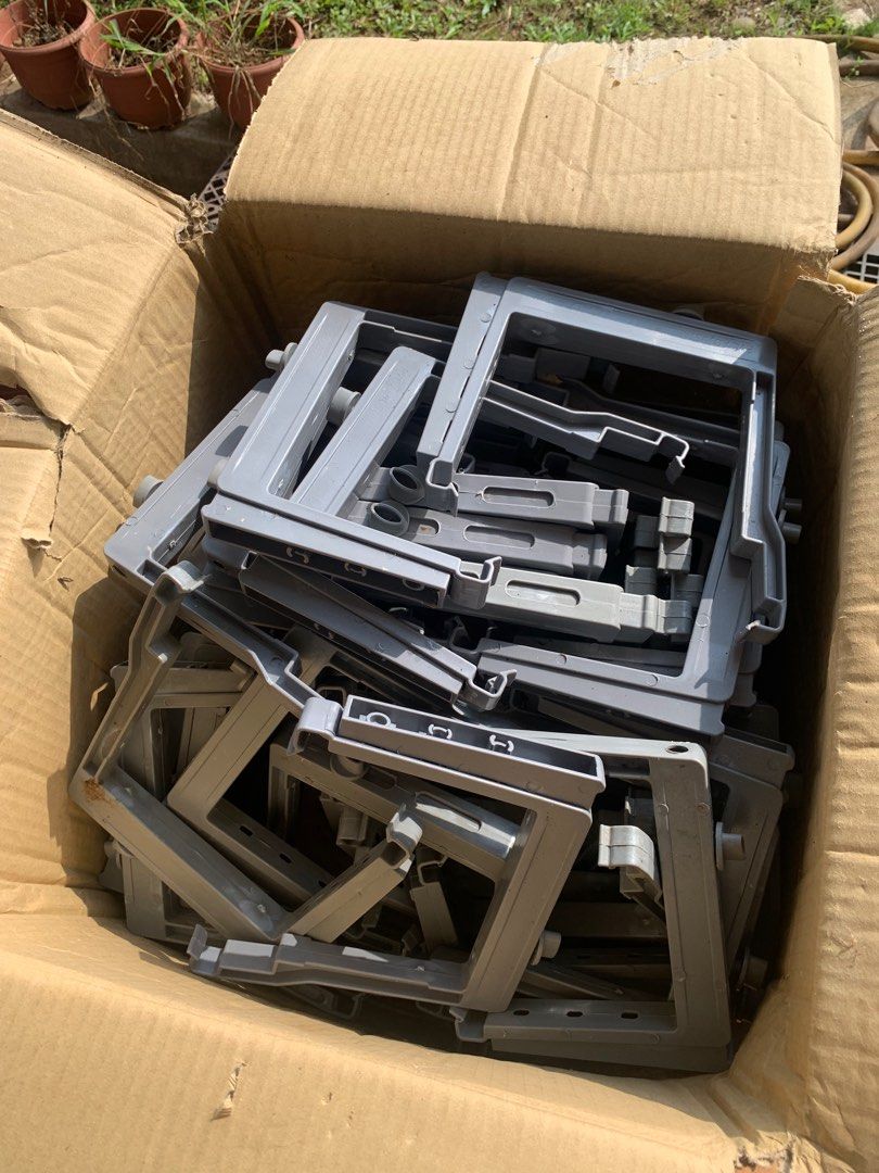 Bracket rain gutter (Category: Others) located in Kuantan. Submitted by askswat (Listing ID 1268476329, Image 2). Description: Rain bracket gutter dan aksesori Jualan Clear stor Item baru beli terlebih Cod setongkol Call:017-5159951.
