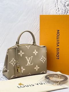 BAGS Follow US Collection item 2
