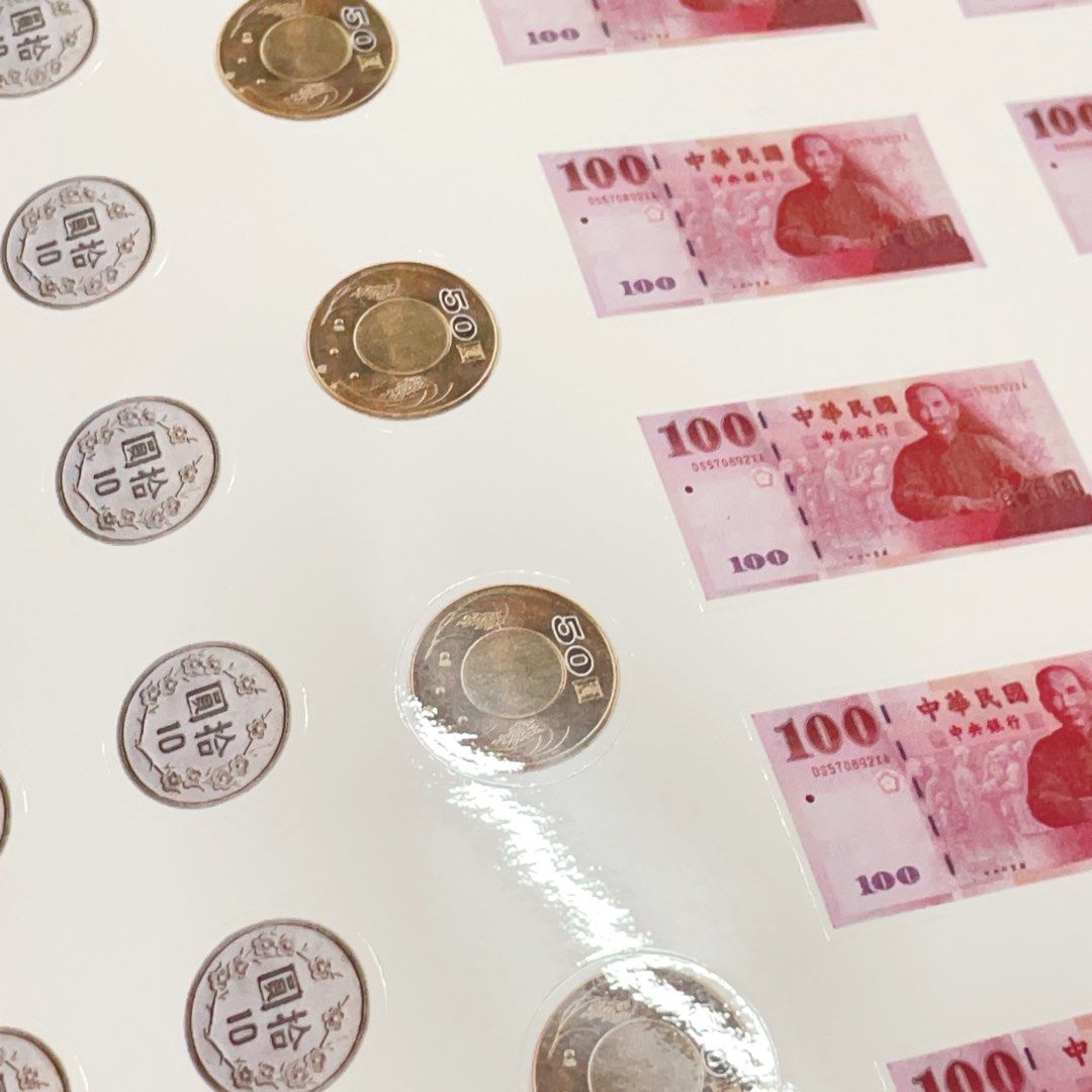 台幣亮面防水貼紙教材@c774, 書籍、休閒與玩具, 文具、藝術、手工藝, 文具、上學用品在旋轉拍賣