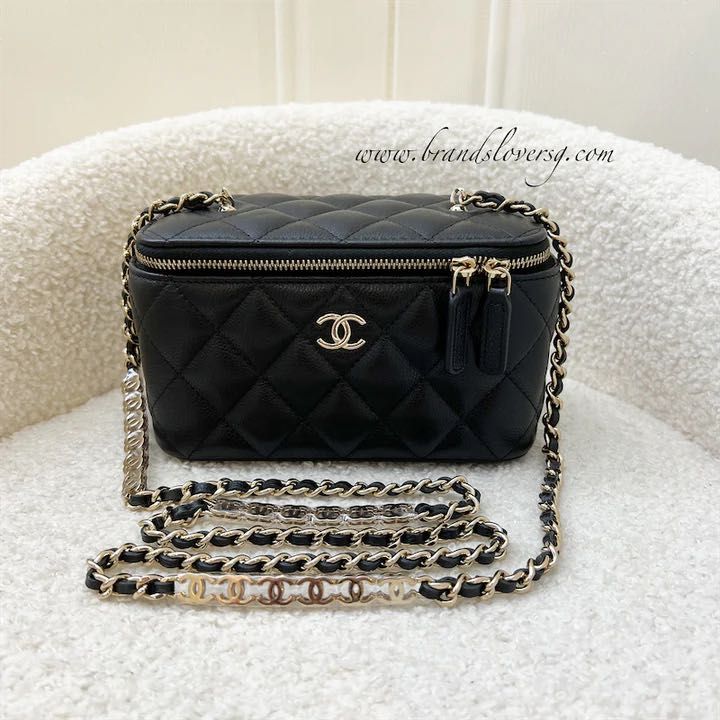 Chanel 22 medium size SO BLACK!!!, Luxury, Bags & Wallets on Carousell