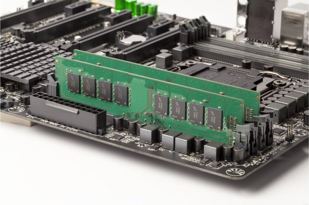 Crucial RAM 4GB DDR4 2666 MHz CL19 Desktop Memory CT4G4DFS8266