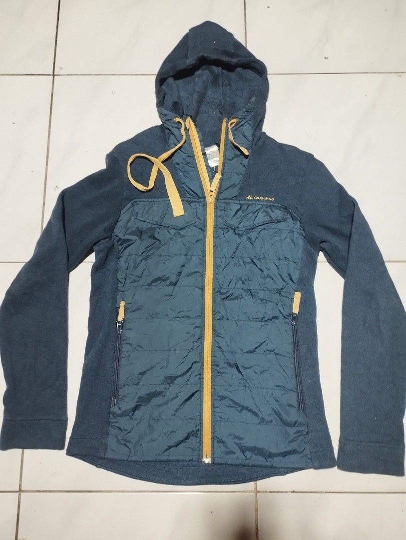 Decathlon Quechua Hoodie Jacket (Category: Coats, Jackets and Outerwear) located in San Pablo. Submitted by melryancar43250 (Listing ID 1268432027, Image 1). Description: size S on tag. fit to semi Medium. no issue. actual dimension 17.5 x 26.