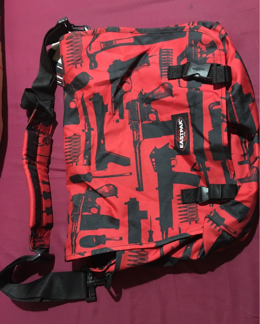 Eastpak zombie shop