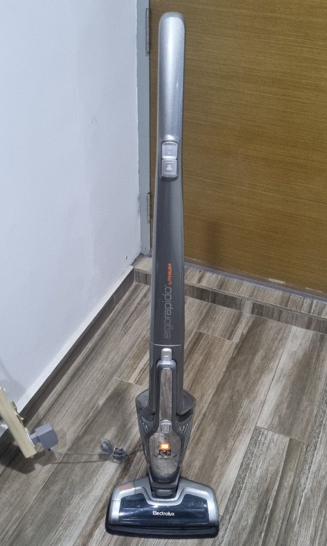 Electrolux vacuum cleaner, TV & Home Appliances, Vacuum Cleaner ...