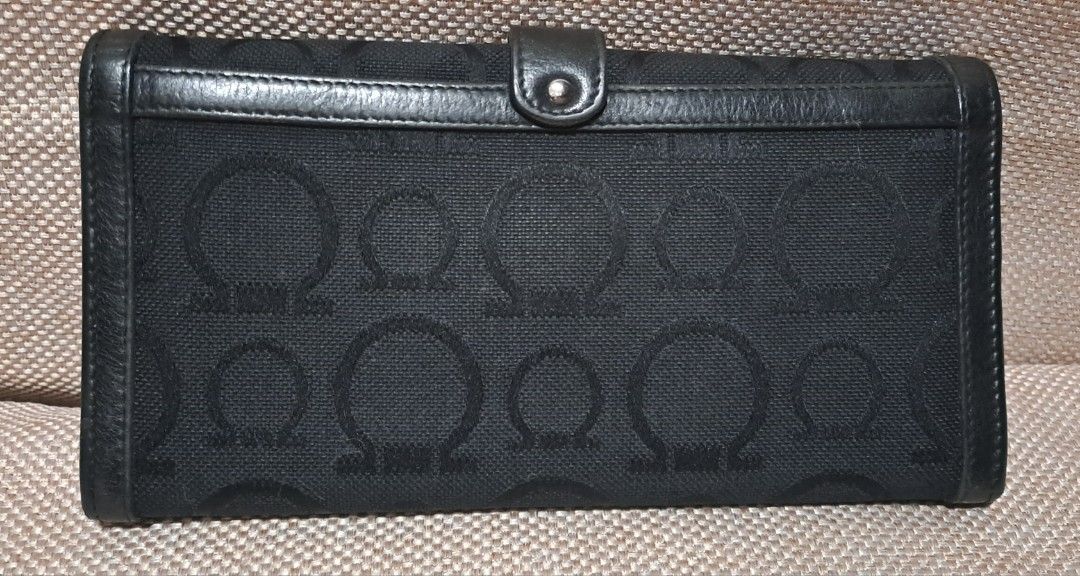 Ferragamo Bi-fold LONG wallet -Available (Category: Luxury Bags & Wallets) located in Baguio. Submitted by mng_assorted_baguio (Listing ID 1268447663, Image 2). Description: Vintage pre owned Salvatorre Ferragamo bi fold LONG wallet monogram canvass and leather material coded and made in italy clean interior pls expect signs of usage as the item is pre loved but still in pristine condition. open for shipping NoCOD/COP/ShppCheckout.