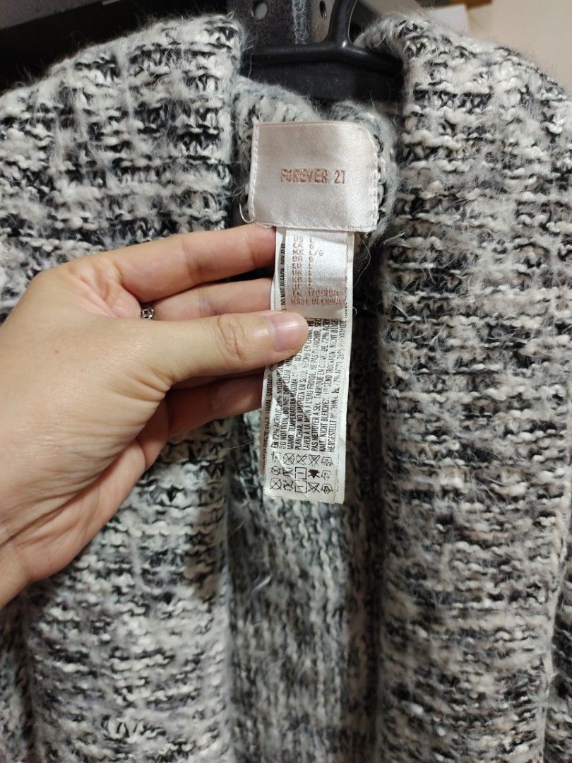 Forever 21 hairy knit cardigan (Category: Coats, Jackets and Outerwear) located in Cavite. Submitted by benandice (Listing ID 1268448909, Image 2). Description: .