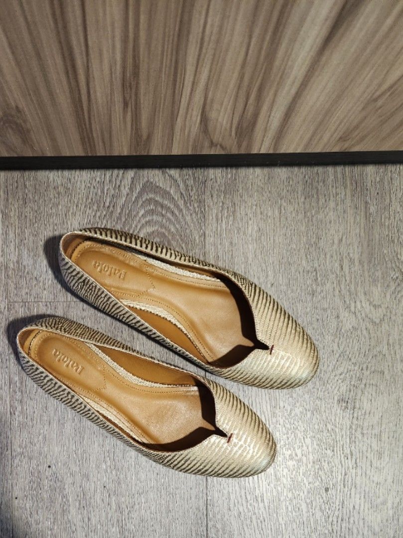 Gold leather flat shoes online