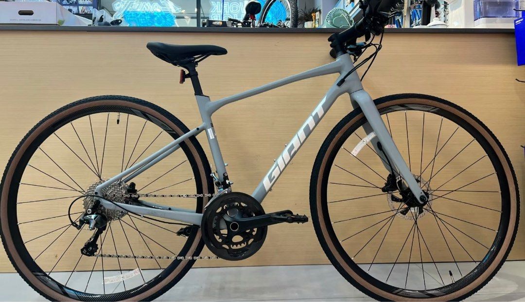 Giant revolt F1 hybrid bike 2023 model carbon fiber fork on off
