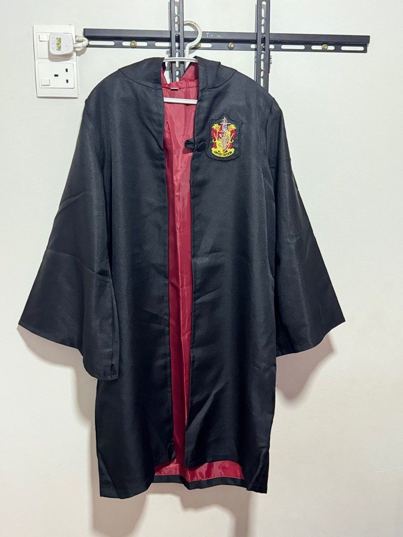 Harry Potter Gryffindor Robes (Red lion), Hobbies & Toys, Memorabilia ...