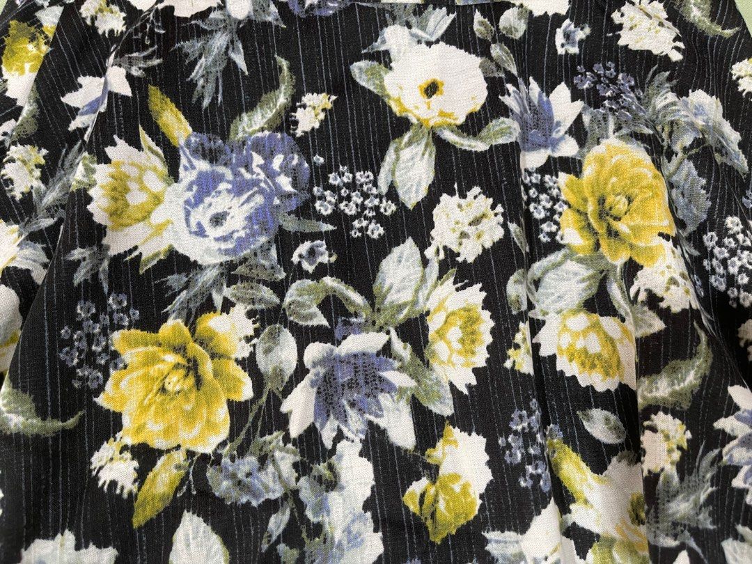 H&M Floral Skirt (Category: Skirts) located in Quezon City. Submitted by blue.boxes (Listing ID 1268491385, Image 2). Description: 📍Quezon City 💳 GCash 🏍️ J&T, LBC, Grab, Lalamove 😀 FREE SHIPPING via J&T for purchases totaling at least P400 💕 DM for questions!.