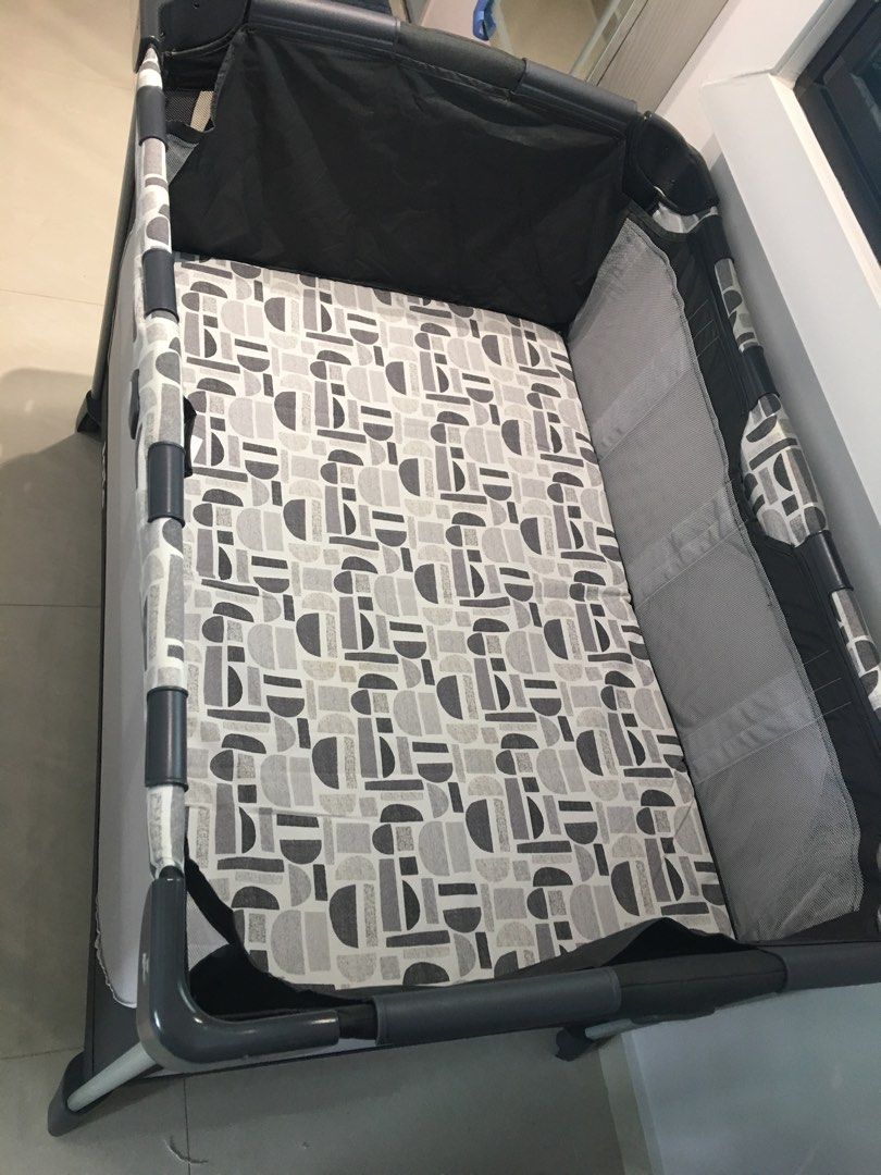 Joie travel cot (like new ), Babies & Kids, Baby Nursery & Kids