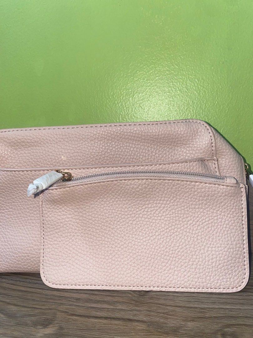 Laura Mercier Pink Pouch (Category: Purses & Pouches) located in Quezon City. Submitted by unclutter_ (Listing ID 1268346912, Image 3). Description: .