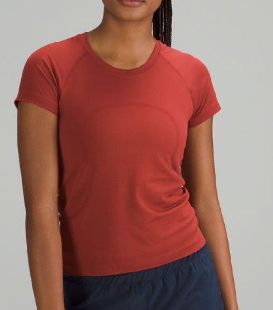 Lululemon Swiftly Breathe Short Sleeve in 6, Women's Fashion, Activewear on  Carousell